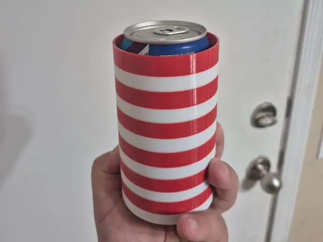 Candy Cane (Red and White Striped) Koozie — modelo 3D