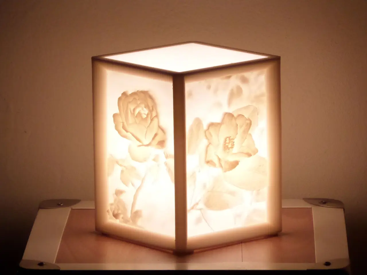 More-Than-a-Lithophane Camellia & Rose Lamp — modelo 3D