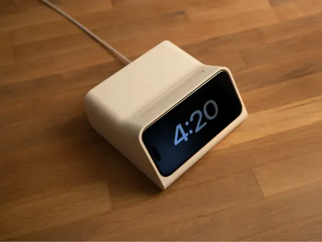 Re-uploaded iPhone Standby Mode Dock (designed with OVERWERK) by Scott Yu-Jan — modelo 3D