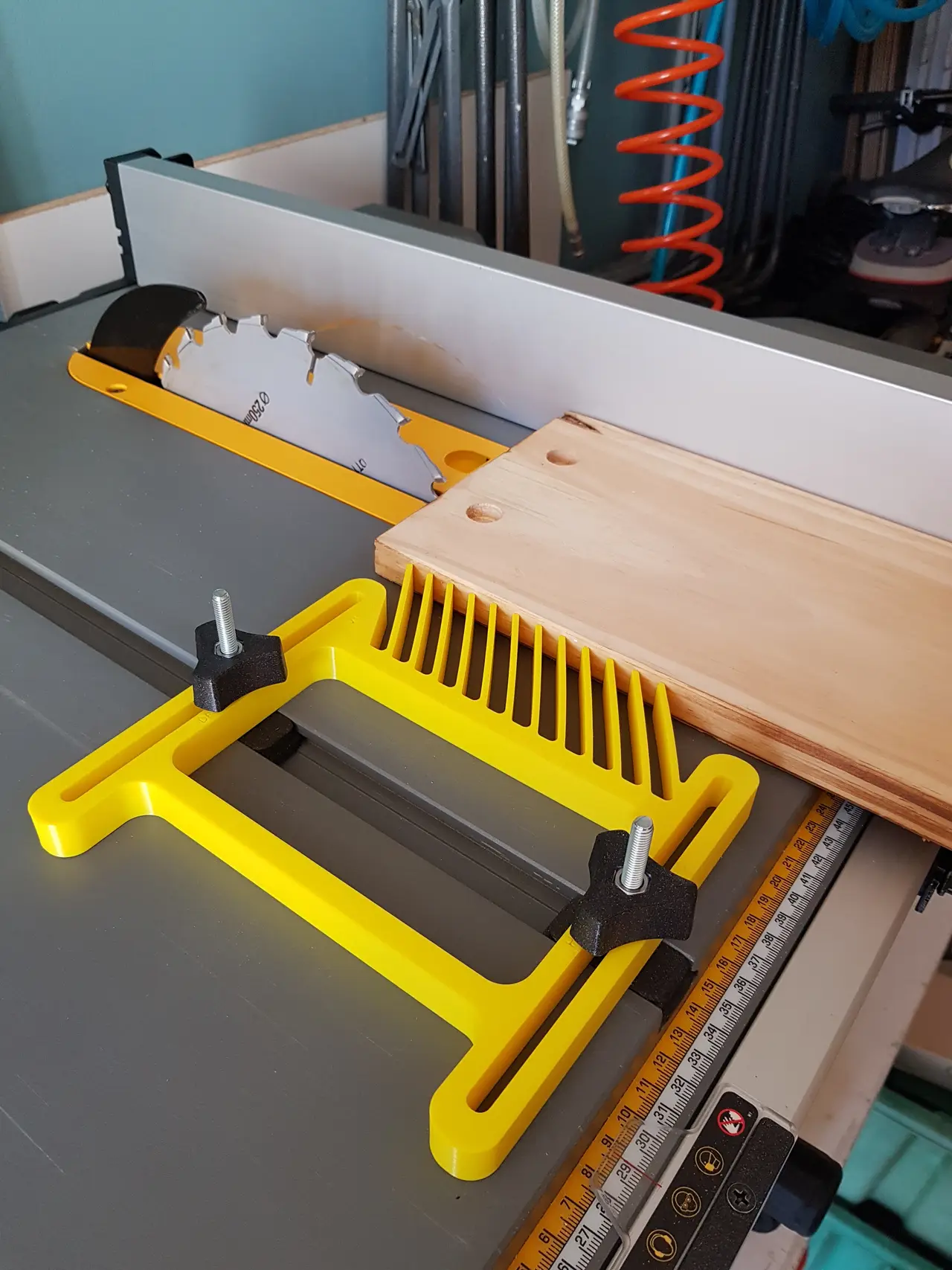 Featherboard for table saw — modelo 3D