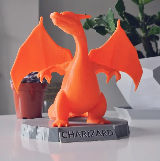 Charizard Statue with Stand — modelo 3D