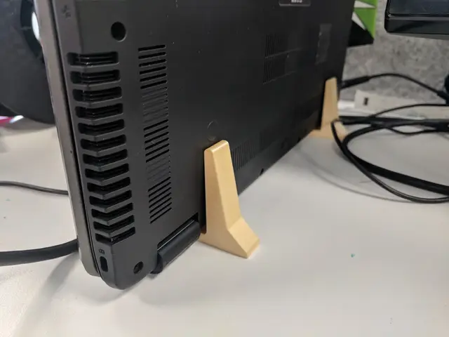 Vertical Laptop Stand — modelo 3D