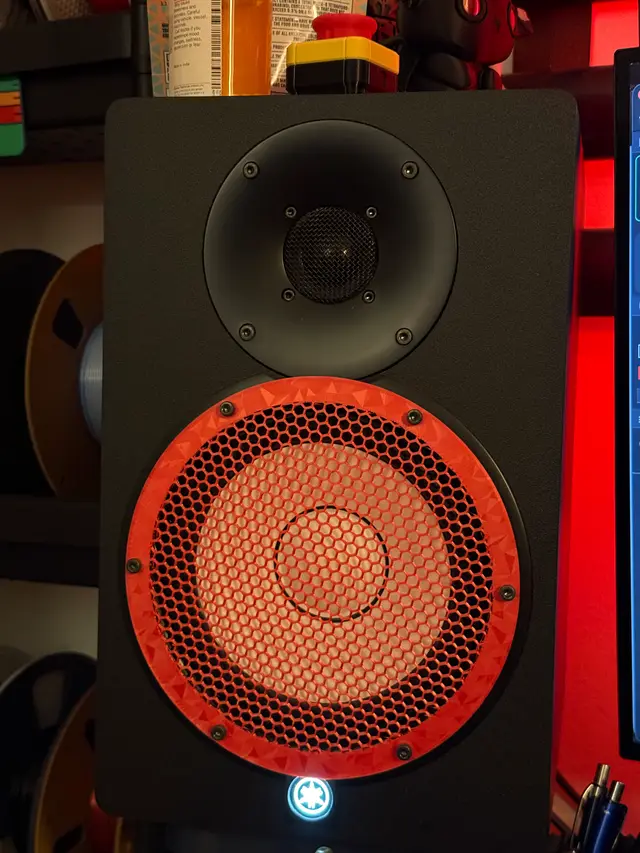 Yamaha Hs5 speaker cover - honeycomb — modelo 3D