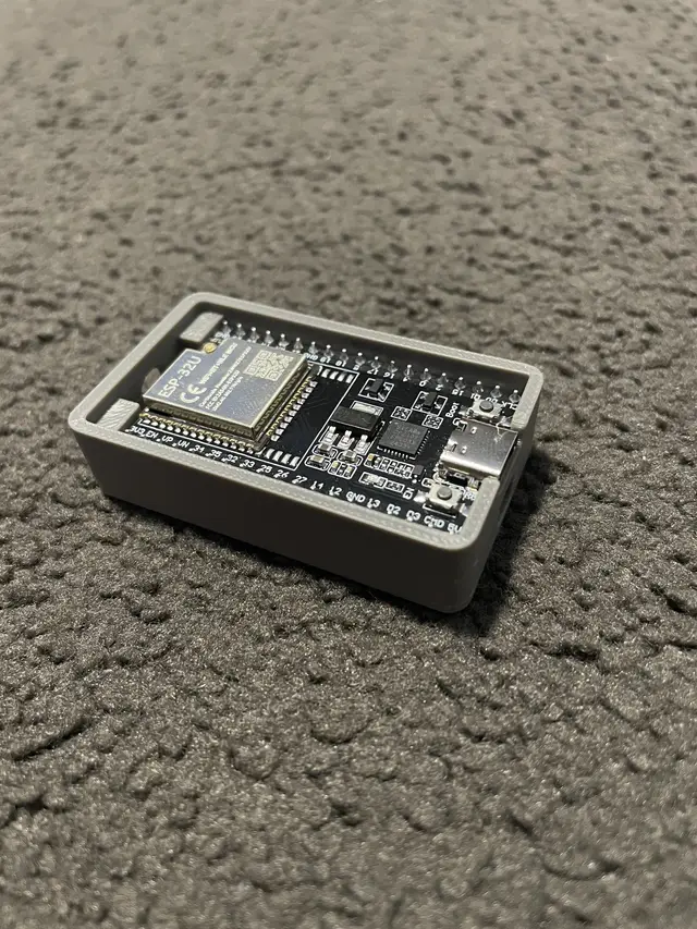 ESP-32U case with antenna — modelo 3D