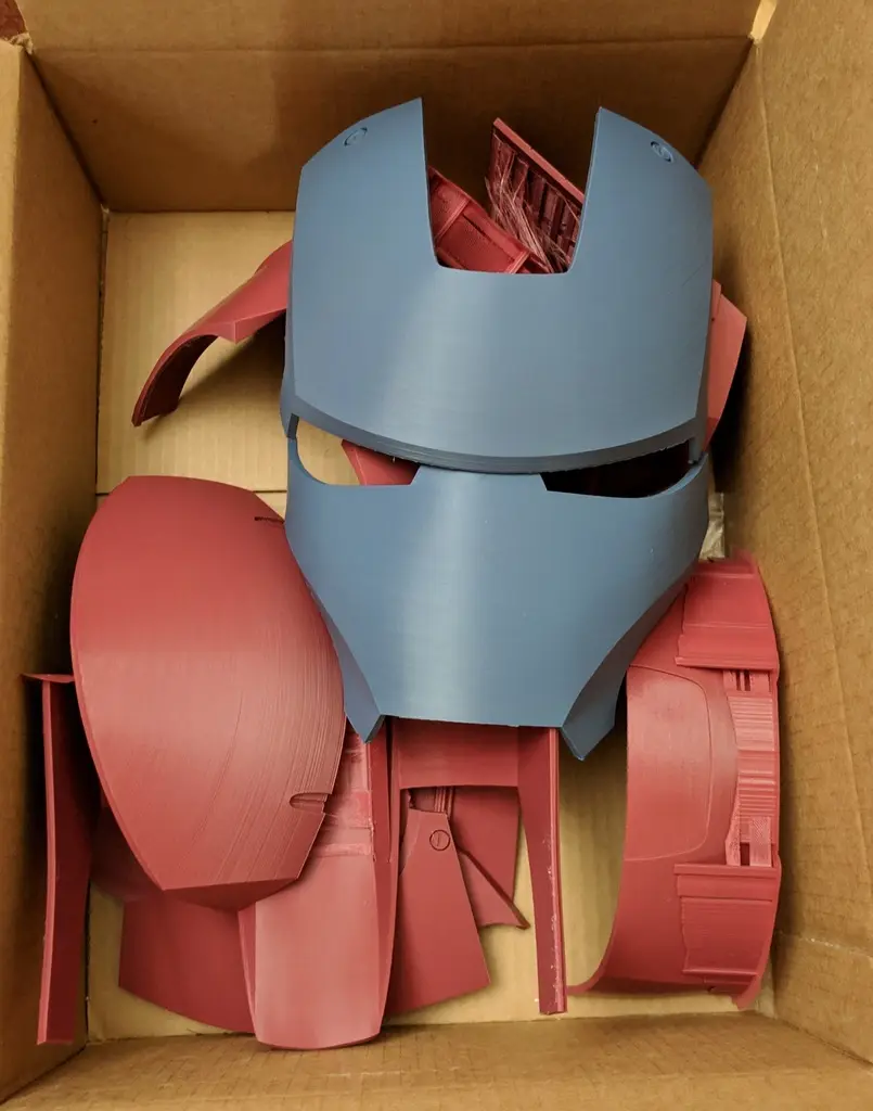 Iron Man Mark III Helmet Separated and Oriented — modelo 3D