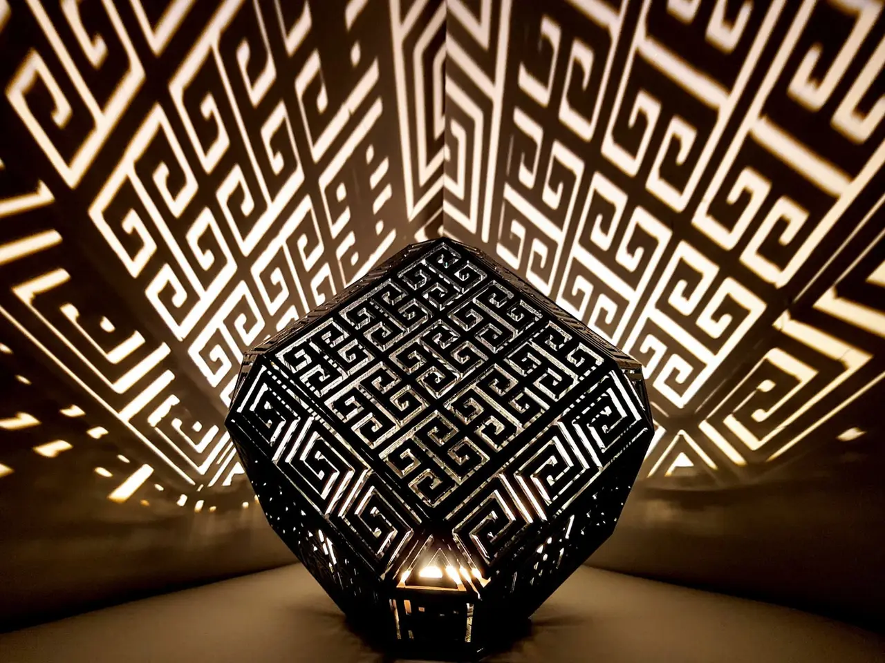 Greek Meander Lamp — modelo 3D