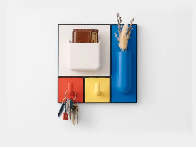 WORBY - Wall Organizer with Red, Blue, and Yellow — modelo 3D