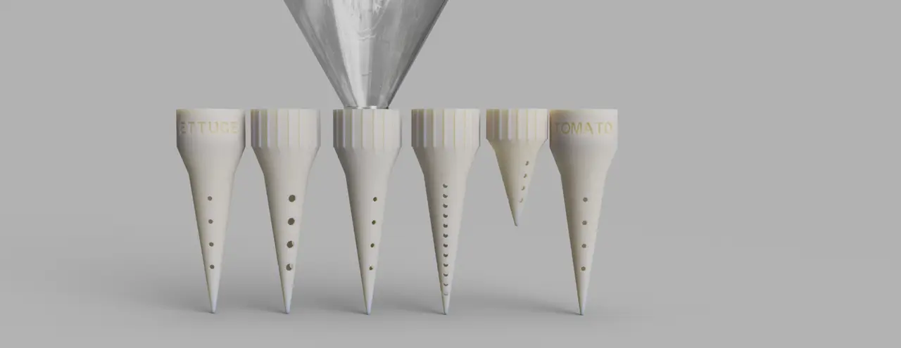 Fully Customizable PET Bottle Watering Spike/Plant Label — modelo 3D