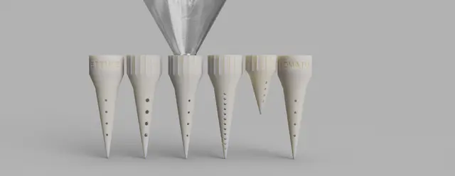 Fully Customizable PET Bottle Watering Spike/Plant Label — modelo 3D