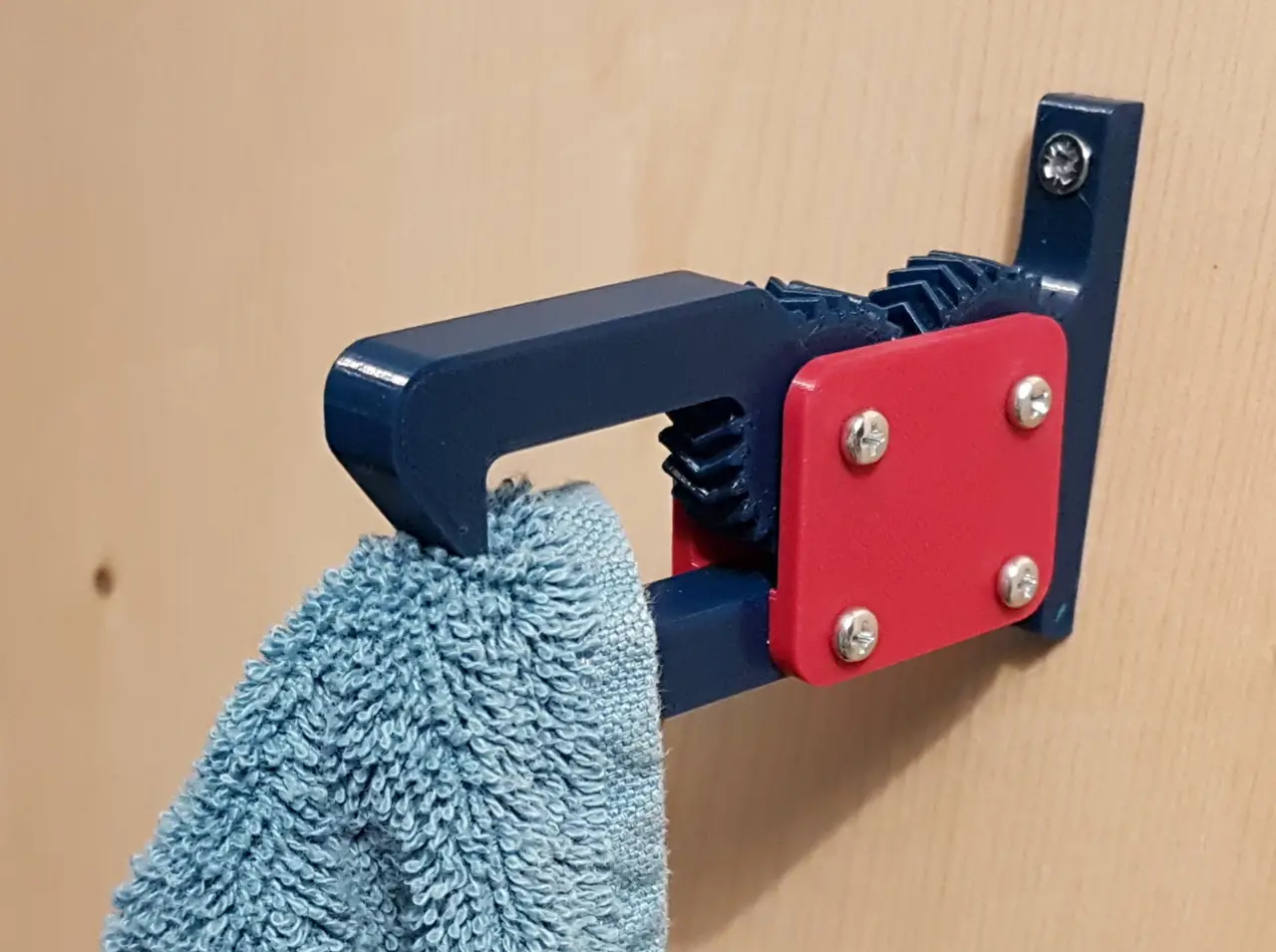 Self releasing geared clamp hook for towels — modelo 3D