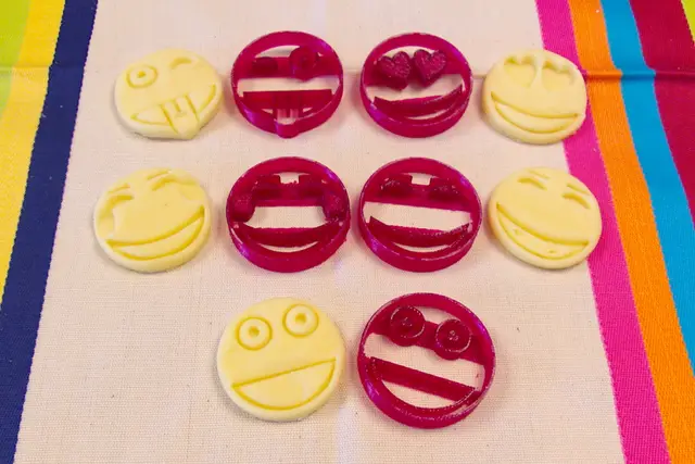Emoji biscuit templates for your kitchen — modelo 3D