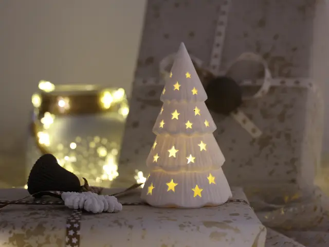 Christmas Tree with Star Windows & LED Tealight — modelo 3D