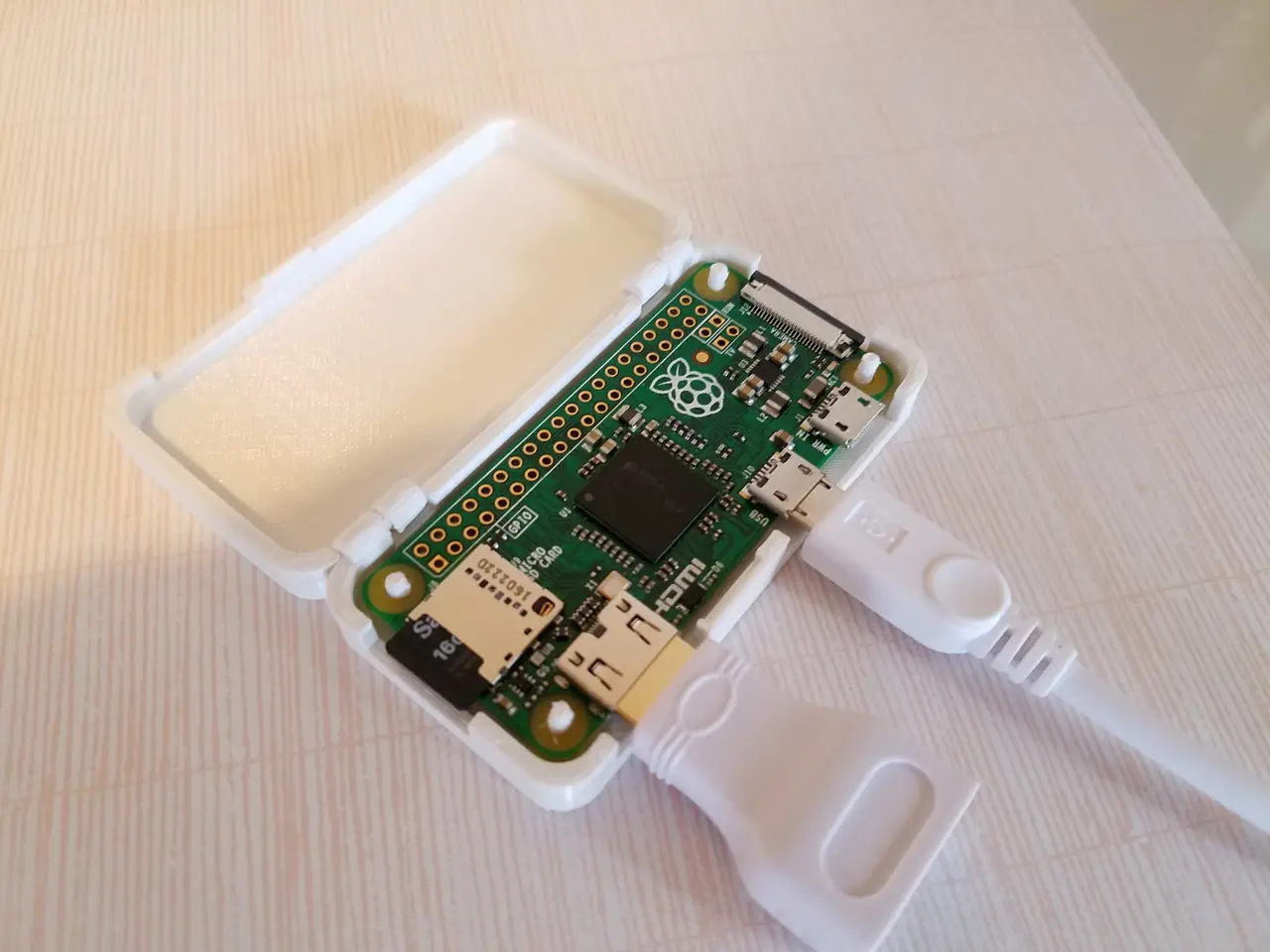 One Piece Raspberry Pi Zero + Camera Case (with GPIO) — modelo 3D