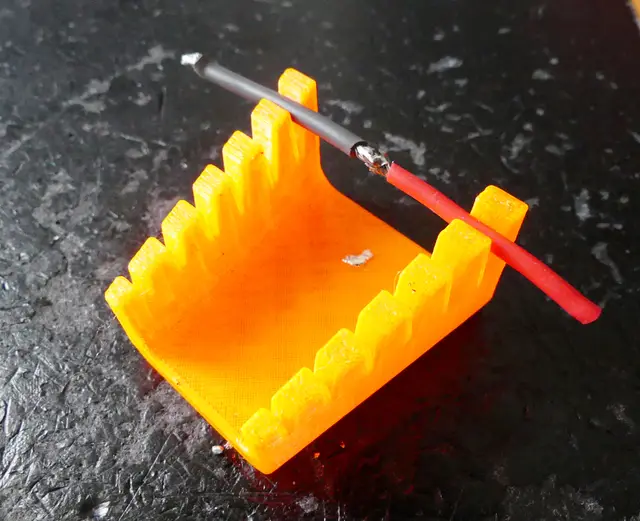 Cable Soldering Jig — modelo 3D