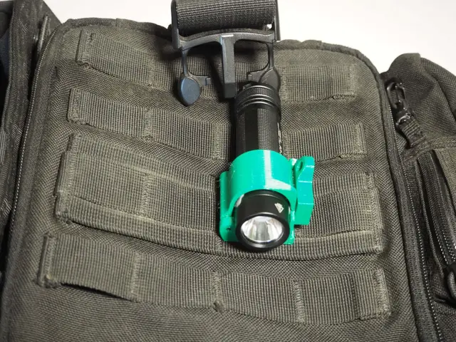 MOLLE Tube Clamp — modelo 3D
