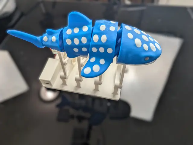 Kinetic Whale Shark Sculpture — modelo 3D