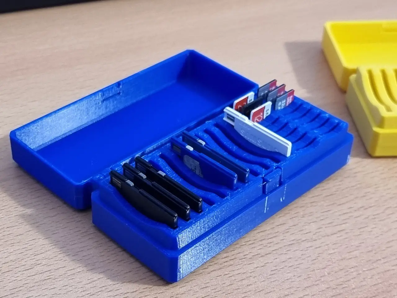 SD & Micro SD - Card Box (for 11 x SD & 16 x microSD) print in place — modelo 3D