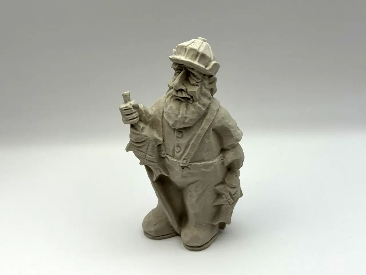 Bearded Fisherman With Pipe And Hat — modelo 3D