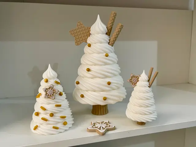 Whipped cream Christmas tree with waffles cookie — modelo 3D