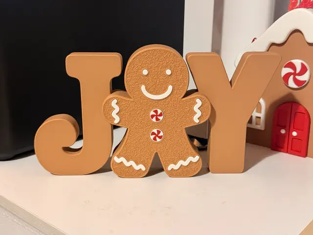 Gingerbread JOY Christmas Sign Free Standing Decor — modelo 3D