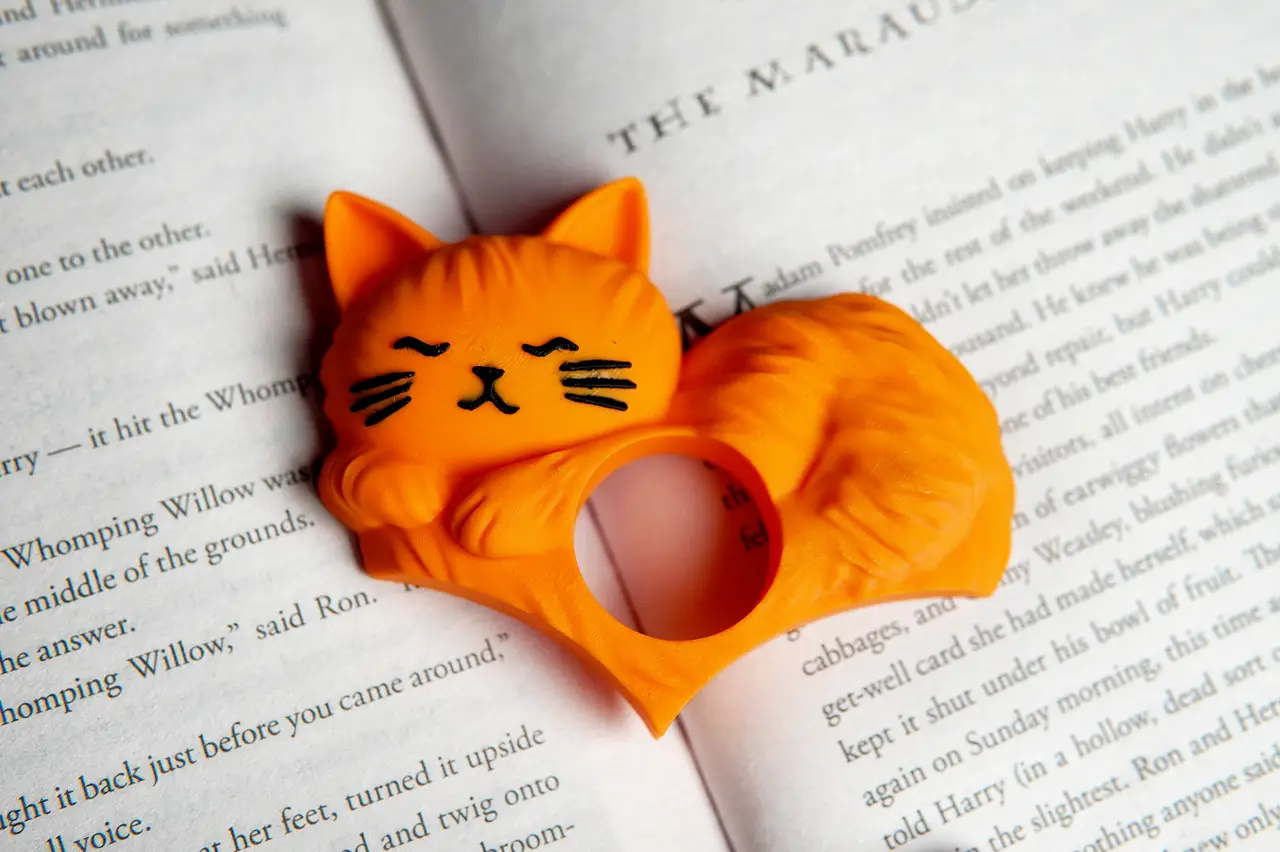 Loafing Cat Thumb Page Holder — modelo 3D