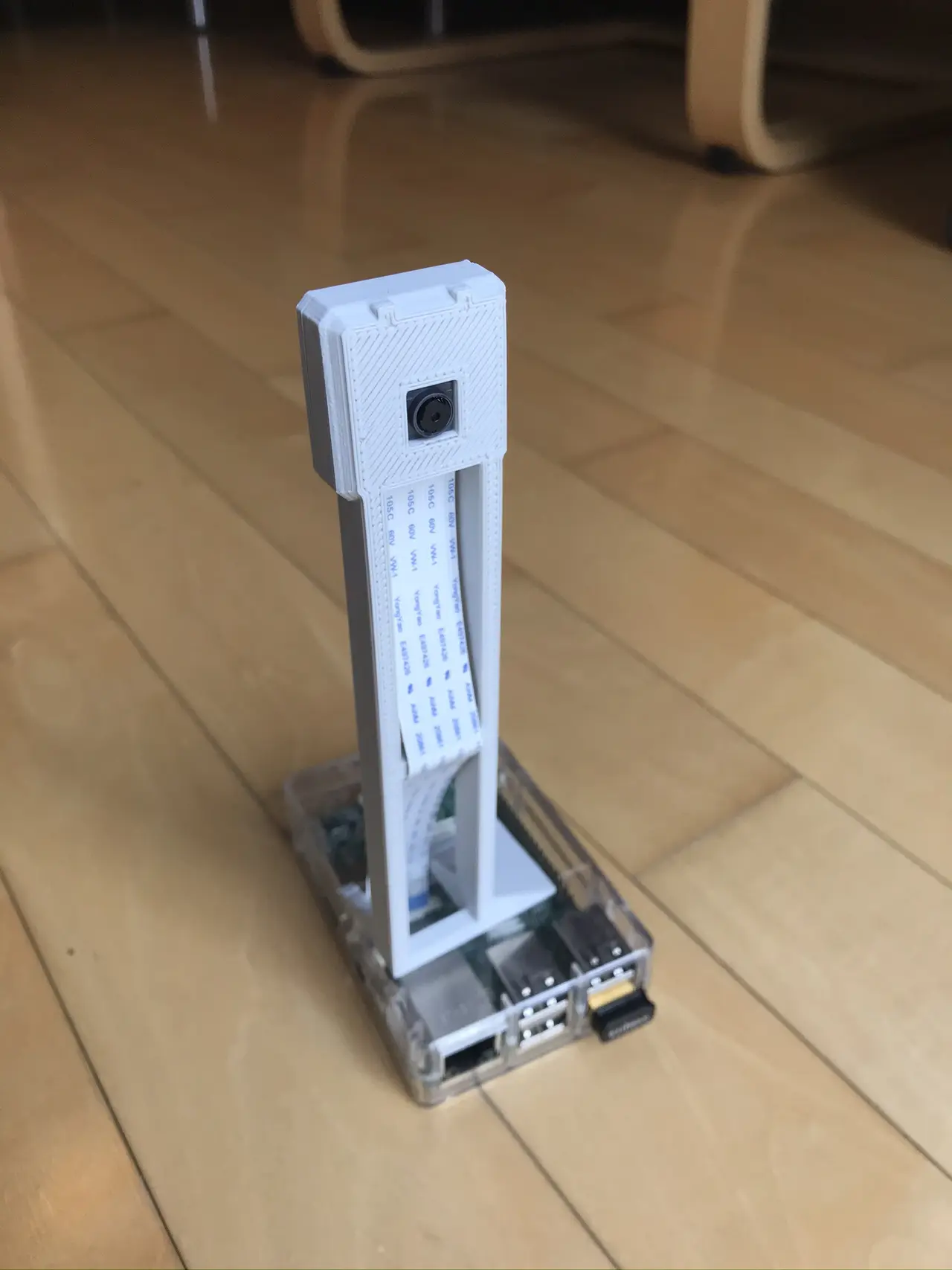 Self-standing case for Rasperry Pi Camera V2 — modelo 3D