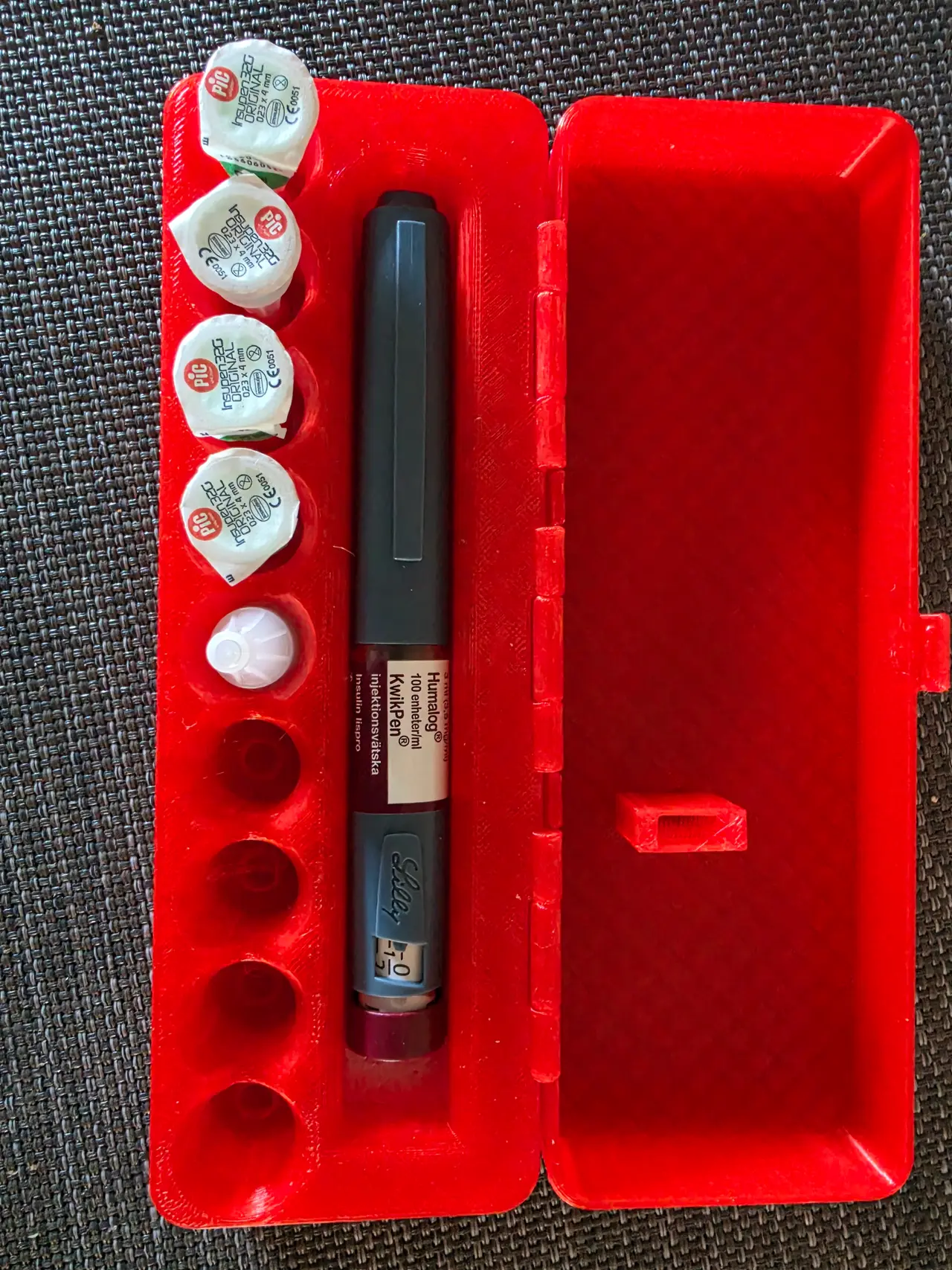 Insulin pen case for KwikPen with needle storage (unused and used) — modelo 3D