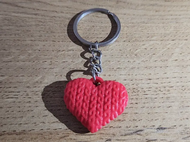 Knitted heart keychain — modelo 3D