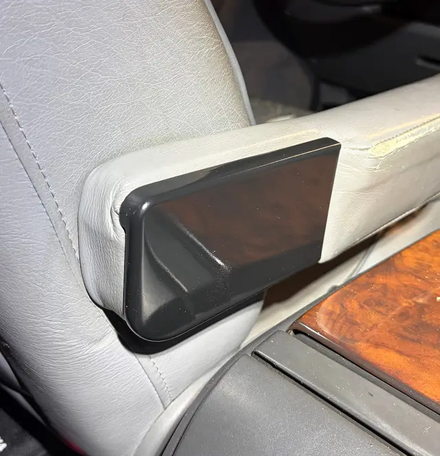 Range Rover P38 Front Seat Armrest Cover — modelo 3D