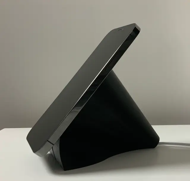 Apple iPhone MagSafe Stand — modelo 3D