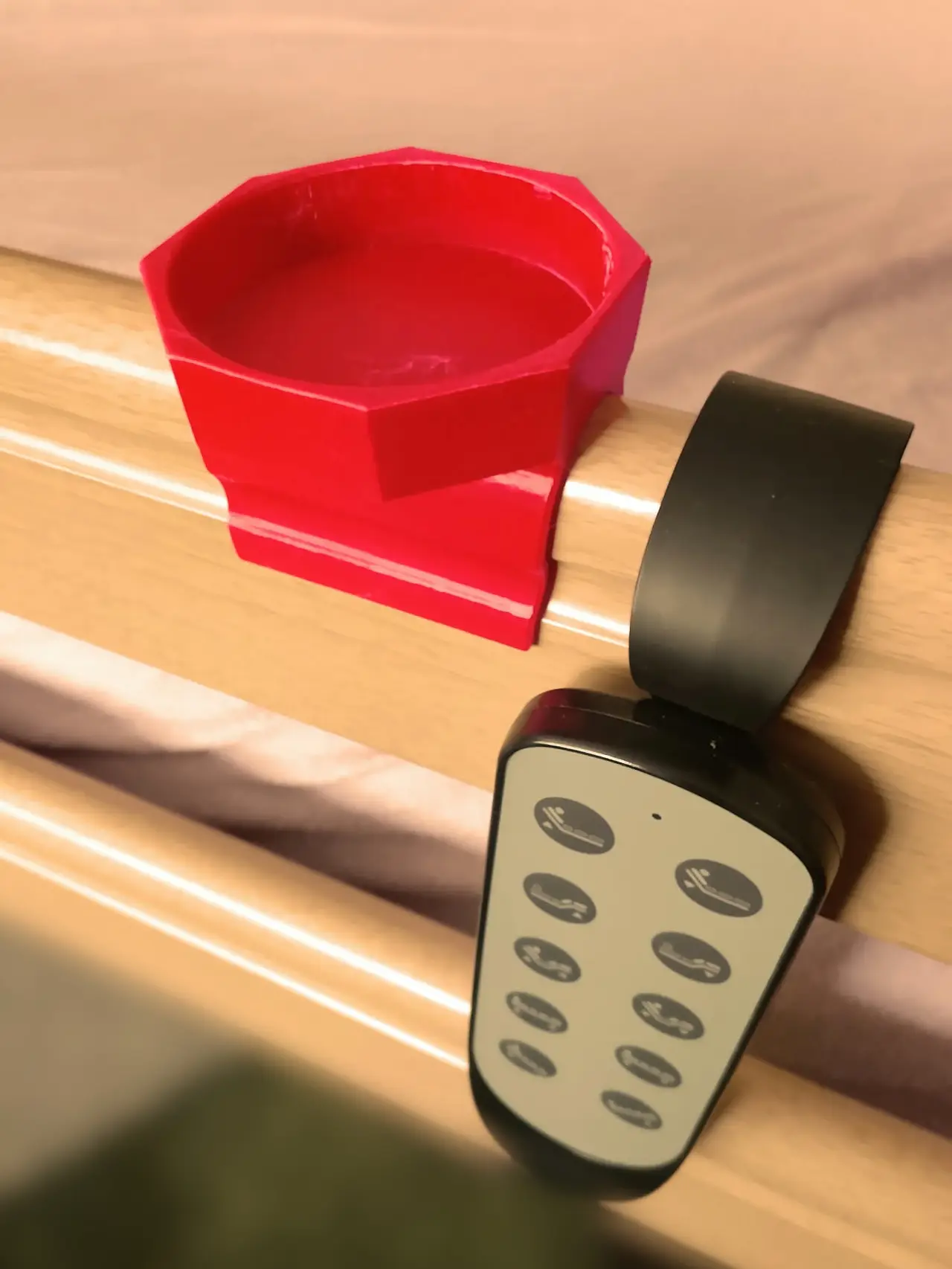 Cup Holder for an adjustable bed — modelo 3D