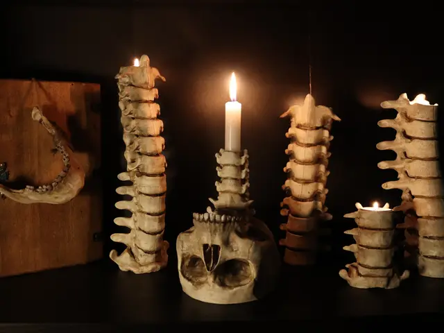 Skull and Bones Candleholder Collection — modelo 3D