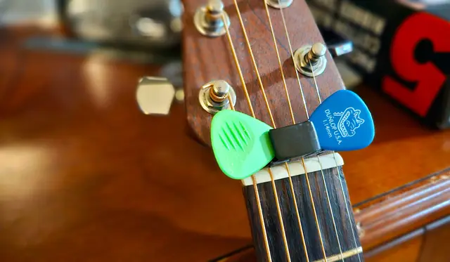 Headstock Pick Clip — modelo 3D
