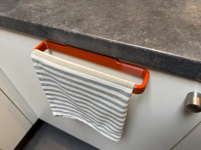 Modern Over-the-Cabinet Towel Holder — modelo 3D