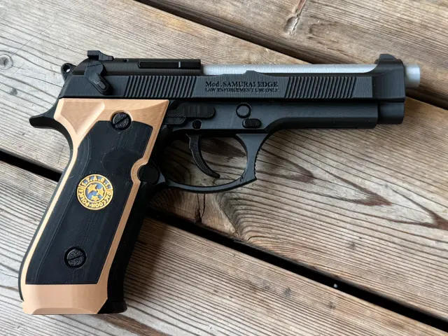 Resident Evil – Beretta 92F Samurai Edge — modelo 3D