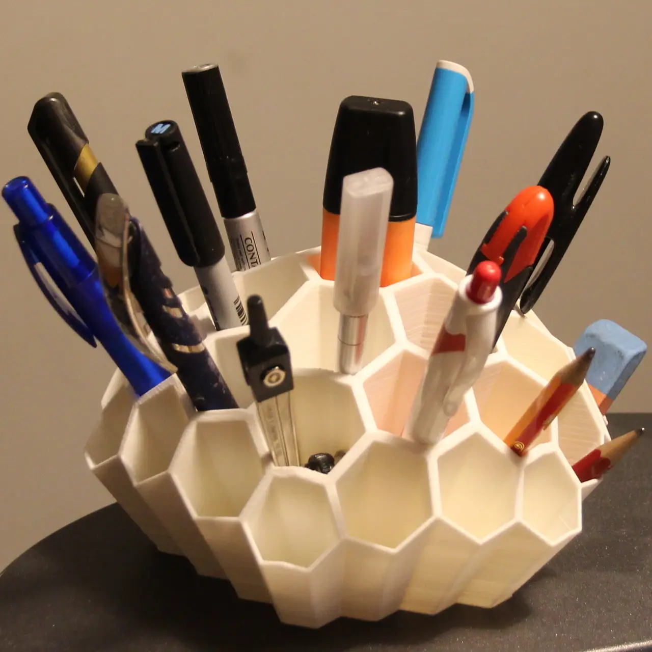 Honeycomb desk organizer — modelo 3D