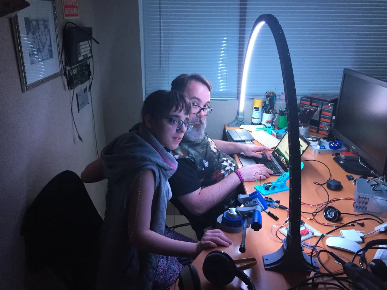 LED bridge lamp — modelo 3D