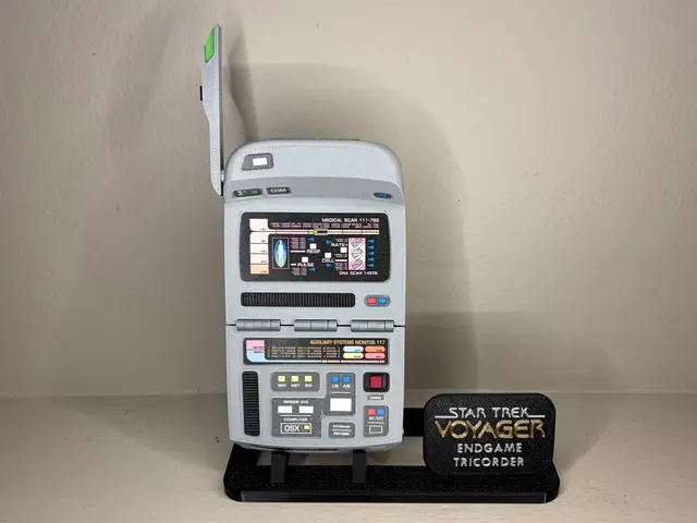 Star Trek: Voyager Endgame Tricorder v2 — modelo 3D