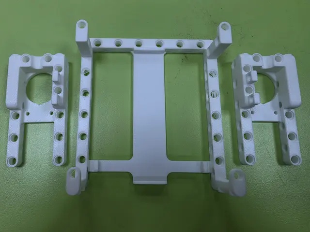 TT電機轉接樂高系統底盤模組化框架 — modelo 3D