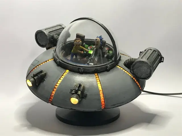 DIY Rick and Morty flying car with LED lights!! — modelo 3D