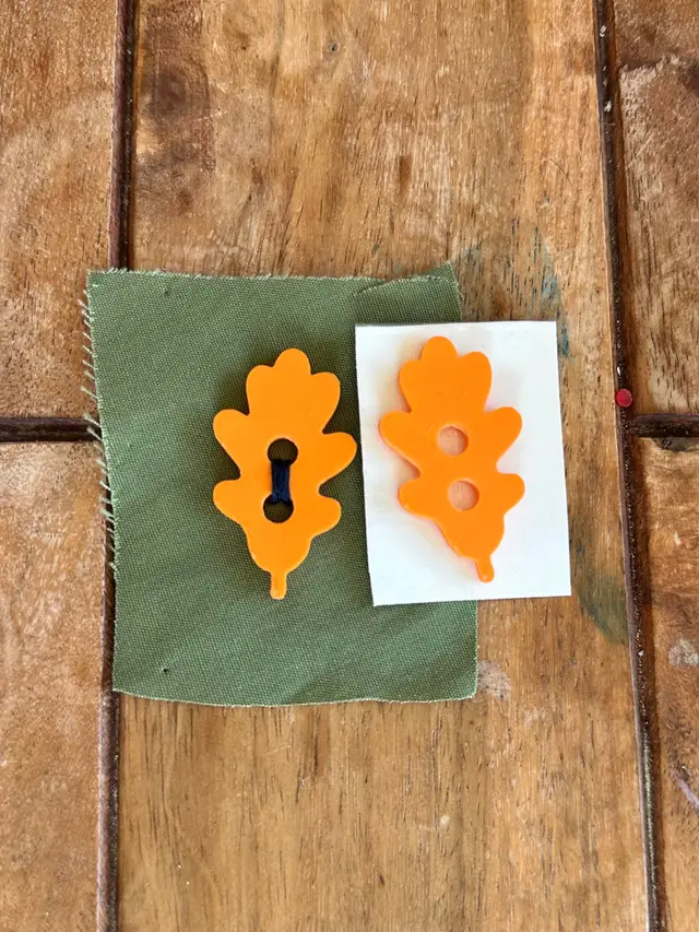 Oak Leaf Shaped Sewing Button — modelo 3D