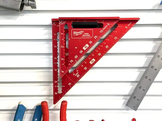 Rubbermaid FastTrack Slat Wall Speed Square Holder Slatwall rack — modelo 3D
