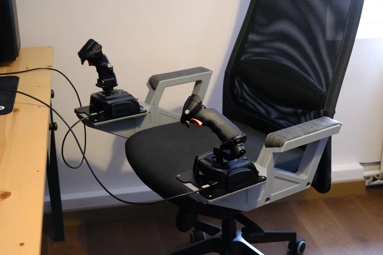Armrests with joystick holder for Ikea Markus chair — modelo 3D