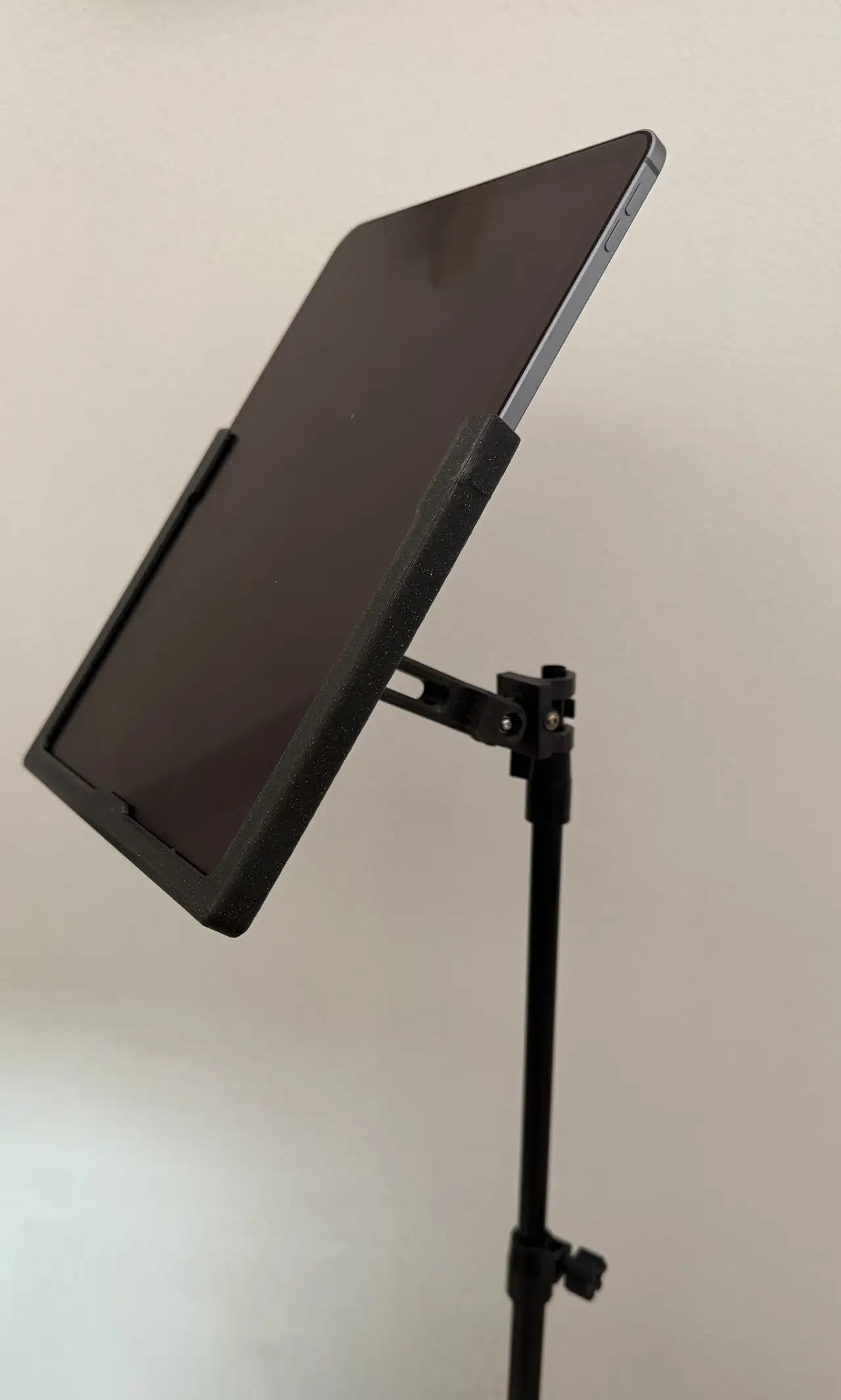 iPad Air 11" mic / note stand holder — modelo 3D
