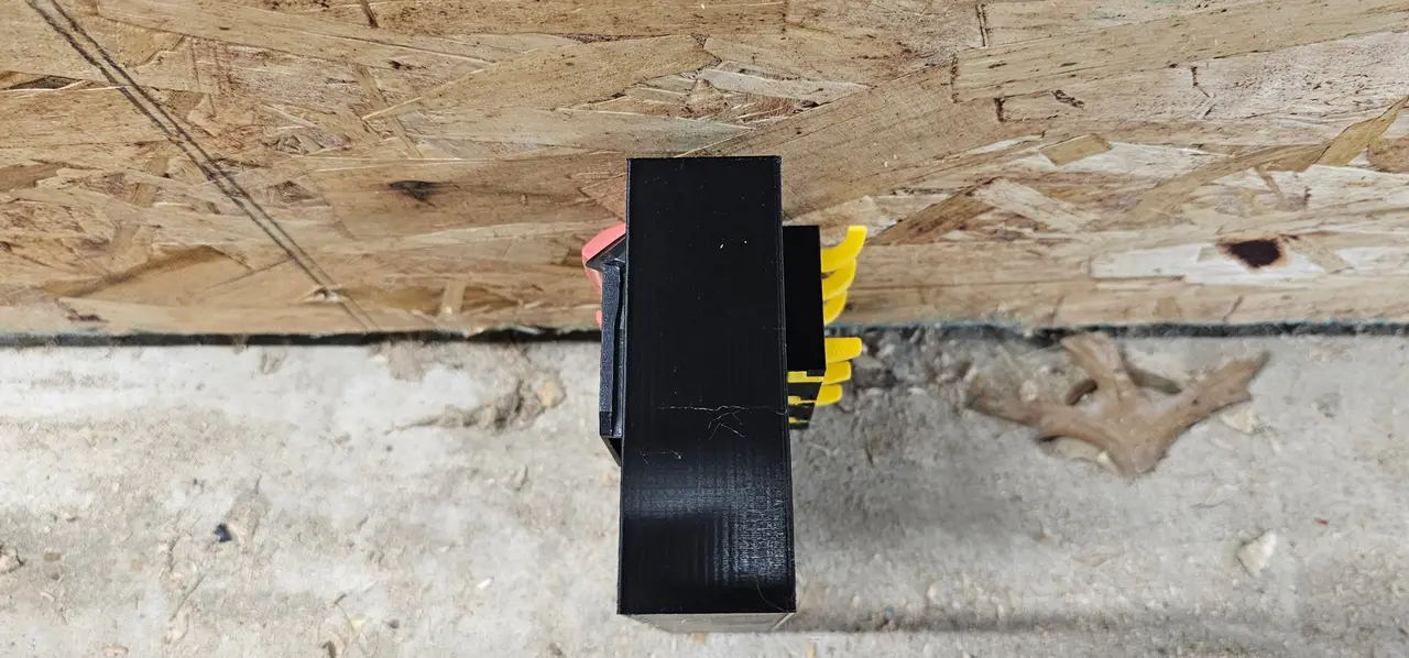 Universal Peg Board System Battery holder for Warrior 12v (Harbor Freight) — modelo 3D