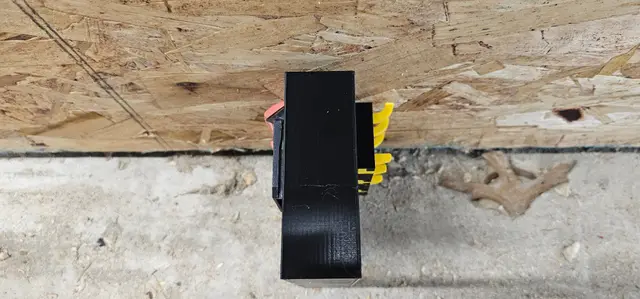 Universal Peg Board System Battery holder for Warrior 12v (Harbor Freight) — modelo 3D