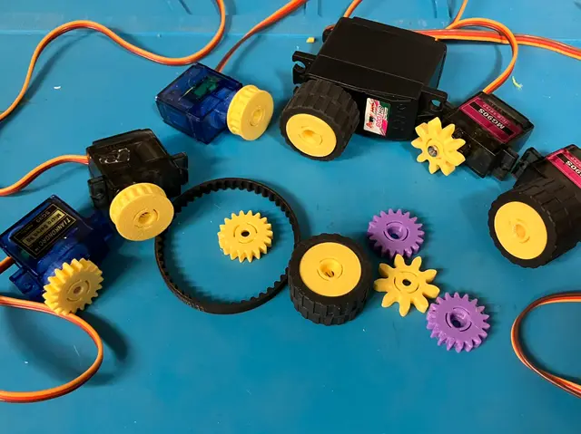 Gears and pulleys for SG90, MG90s, and 25t servos — modelo 3D