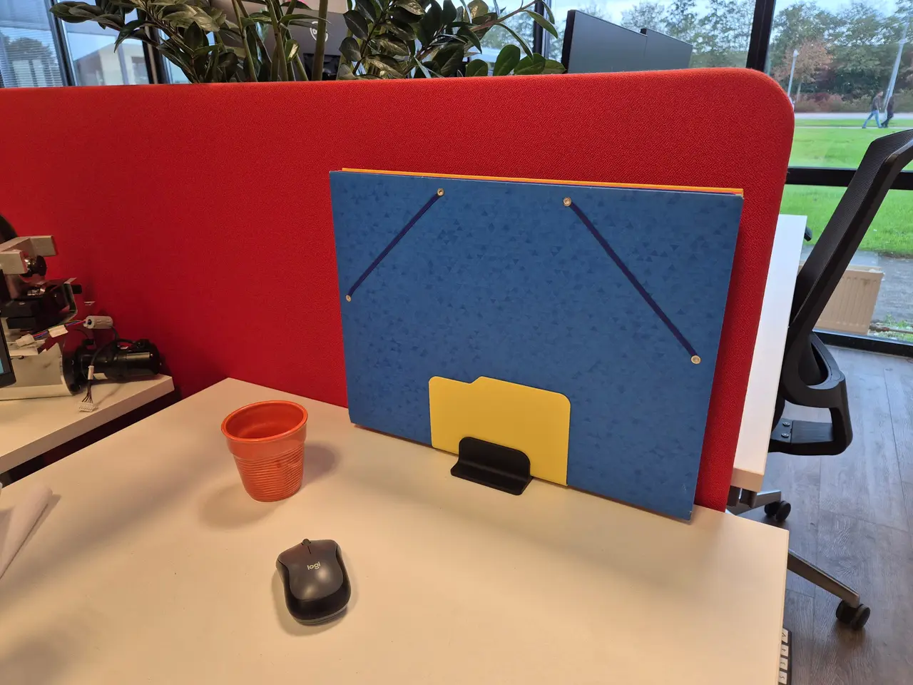 Windows folder holder stand — modelo 3D