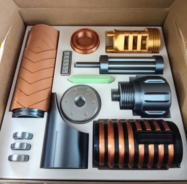 Custom Lightsaber Assembly (No glue, No Supports) — modelo 3D
