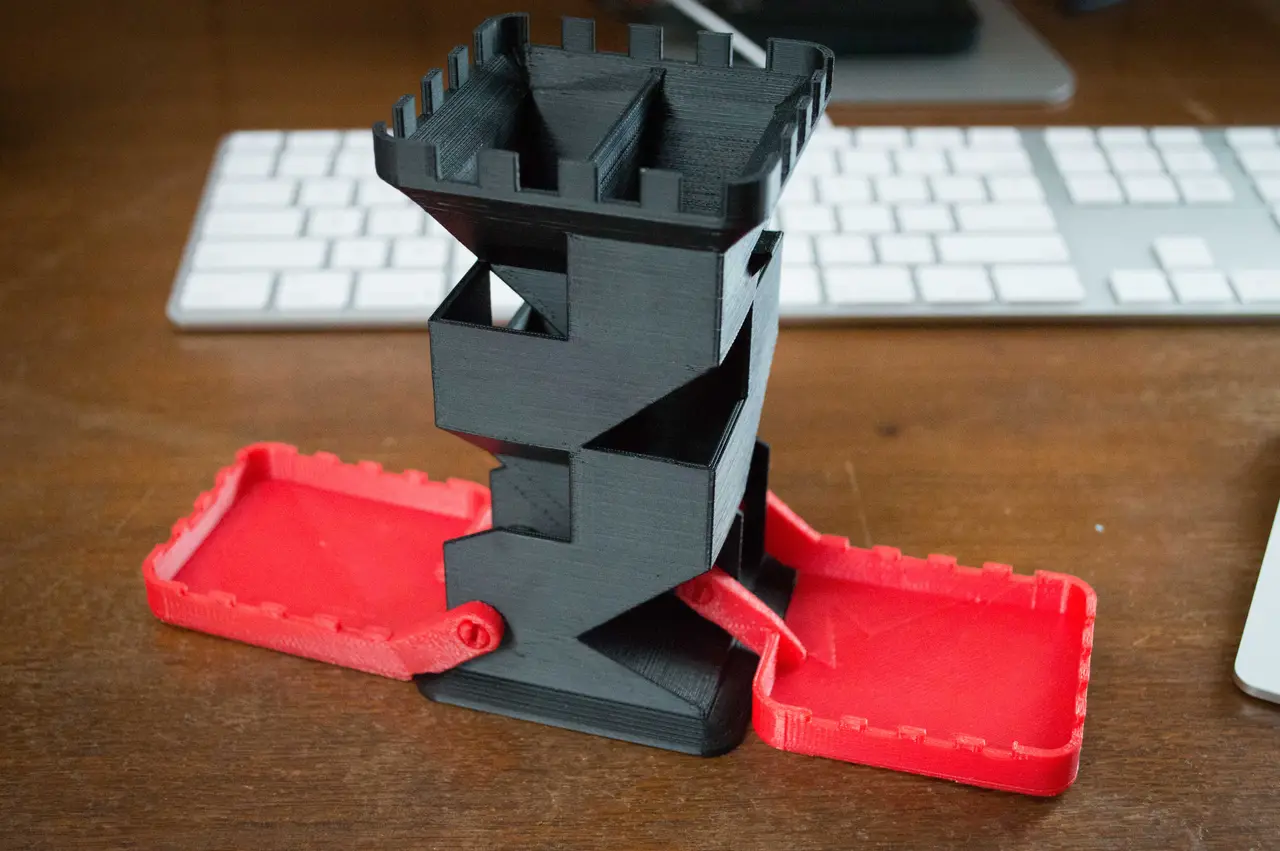 Dice Tower with Fold-Up Trays — modelo 3D